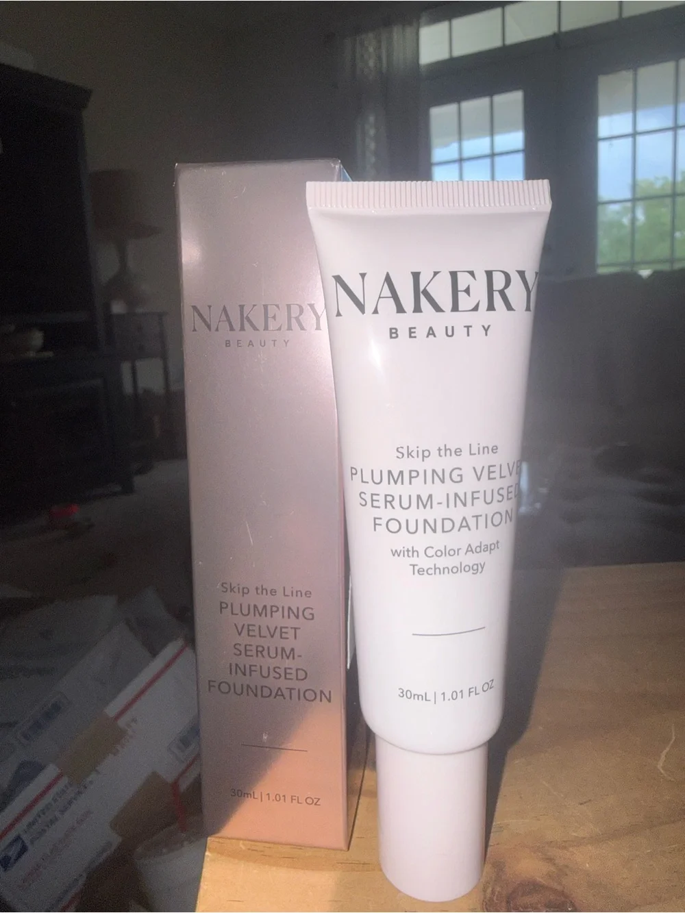 Plumping Velvet Serum-Infused Foundation - medium